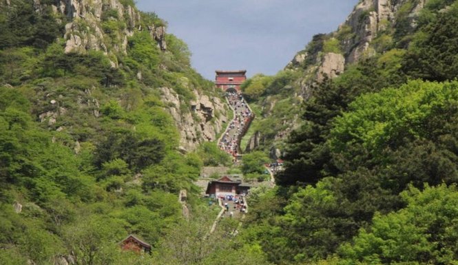河南客场2-1泰山 17年首胜纳萨里奥传射建功
