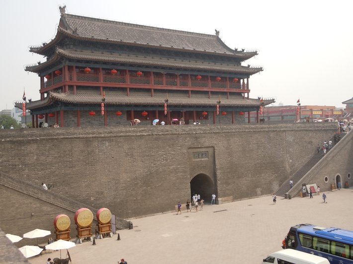半场：蓉城0-0三镇，席尔瓦造险，贝维斯失空门