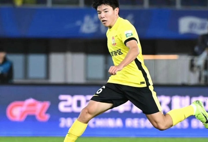 英超U21联赛：徐彬首秀65分钟，狼队0-4曼城